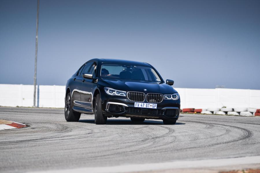 BMW M760Li xDrive 2017 года  (ZA) (фото 10 из 21)